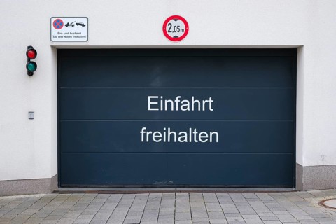 Garage door with lettering, keep driveway clear, North Rhine-Westphalia, Germany, Europe