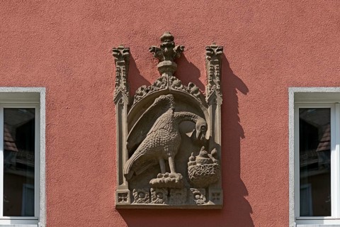 House sign, relief, eagle feeding its young in the nest, Bergstr. 13 ud 15, Nuremberg, Middle