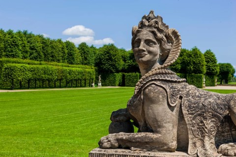 The Grosssedlitz Baroque Garden with the Friedrichschlösschen is situated on a hill on the left