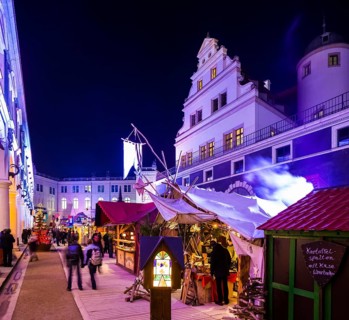 The nostalgic Christmas market in the stable yard of Dresden's Residence Palace also offers quiet