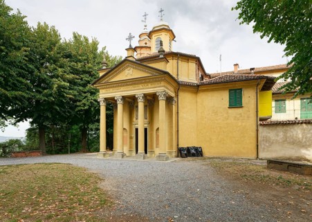 Church, Chiesa della Madonna delle Grazie, Cherasco, Province of Cuneo, Langhe, Piedmont, Italy,