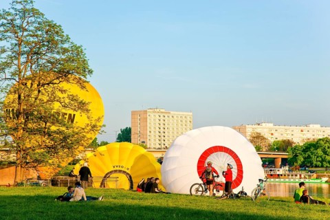 Dresden hot air balloon launches on the banks of the Neustadt Elbe