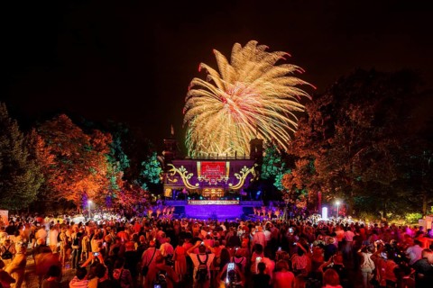 DEU Saxony Dresden 10th Dresden Castle Night Fireworks at Albrechtsberg Castle