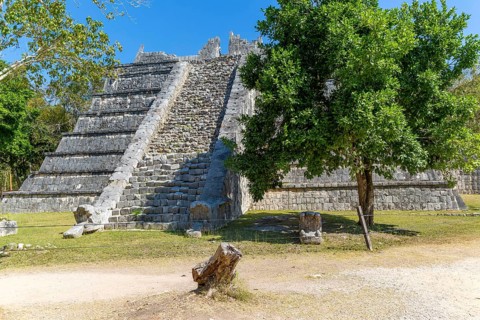 The Ossuary building, Tomb of the Great Priest, Chichen Itza, Mayan ruins, Yucatan, Mexico, Central