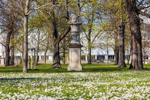 Bürgerwiese and Blüherpark, decorative vase