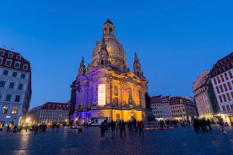 In Dresden, about 3, 000 people gathered on Neumarkt in front of the Church of Our Lady. In the