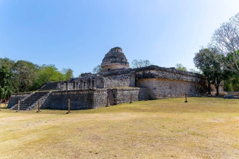 Observatory building, El Caracol, Chichen Itza, Mayan ruins, Yucatan, Mexico, Central America