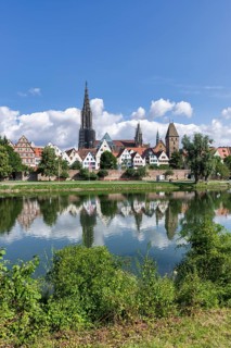City view, Danube bank with historic old town, fishermens quarter, Metzgerturm and cathedral, Ulm,
