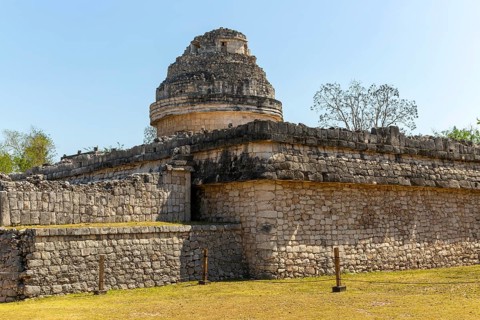 Observatory building, El Caracol, Chichen Itza, Mayan ruins, Yucatan, Mexico, Central America