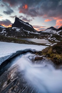 View of Alnesdalen valley at sunrise, Stigbotthornet mountain, Alnesvatnet lake, Reinheimen