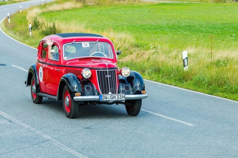 A drive for vintage vehicles. Skilful handling of the vehicle, finding the route by means of the