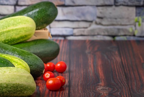 Courgettes (Cucurbita pepo), field cucumbers (Cucumis sativus), tomatoes (Solanum lycopersicum), on