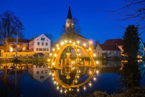 Floating candle arch in the village pond of Bärnsdorf near Moritzburg. The arch is 4.5m high,