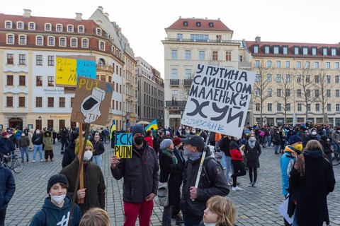 In Dresden, about 3, 000 people gathered on Neumarkt in front of the Church of Our Lady. On posters
