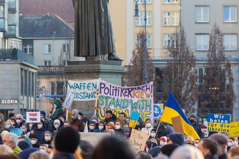 In Dresden, about 3, 000 people gathered on Neumarkt in front of the Church of Our Lady. On posters