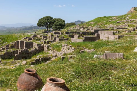 Excavation site, field of ruins, ancient city of Pergamon, Bergama, Turkey, Asia