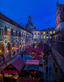 DEU Saxony Dresden The nostalgic Christmas market in the stable yard of the Dresden Residence