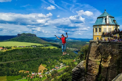 Heinz Zak on the slackline at Königstein Fortress
