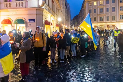 On the first anniversary of the Russian invasion of Ukraine, a large solidarity rally of Dresdeners