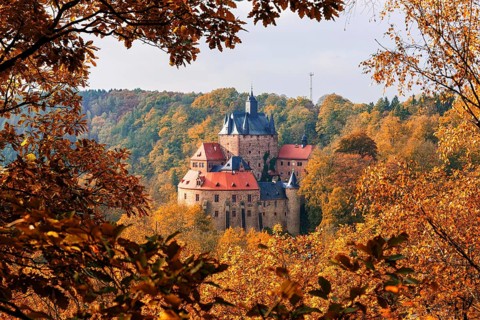 DEU Saxony Kriebstein Kriebstein Castle rises on a steep rock above the Zschopau. Within the large