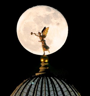 Full moon over Dresden