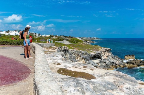 Coastal landscape looking north, Punta Sur, Isla Mujeres, Caribbean Coast, Cancun, Quintana Roo,