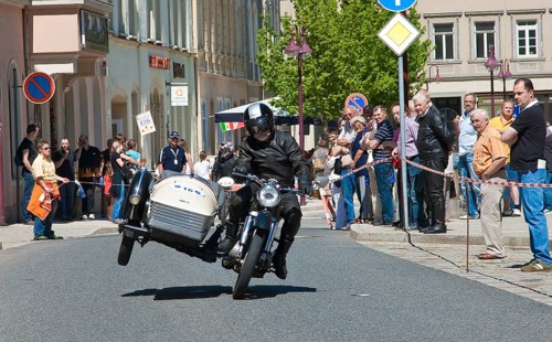 Sebnitz, town festival with classic car rally. The new flower girl Tina Häntzschel starts the