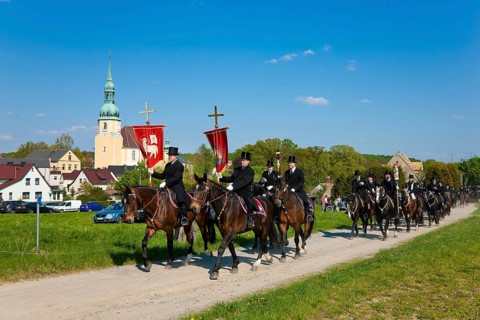 Every year at Easter there are about 5 processions in Lusatia, each with about 200 riders. The