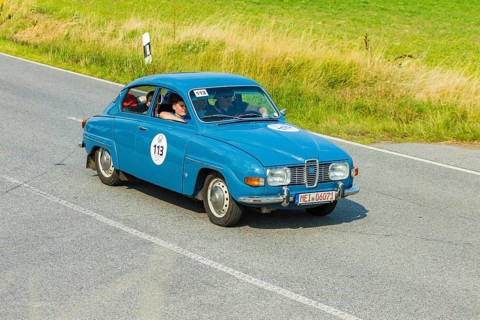 A drive for vintage vehicles. Skilful handling of the vehicle, finding the route by means of the