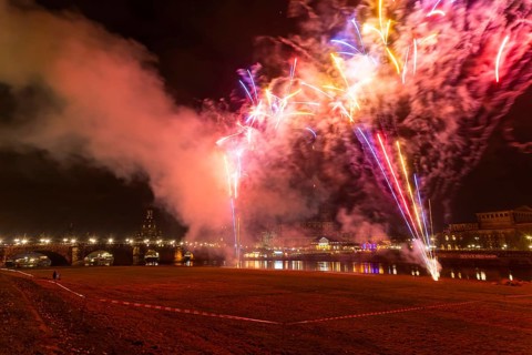 World record attempt on 26 November. At 7.30 pm sharp, the largest single pyrotechnic battery was