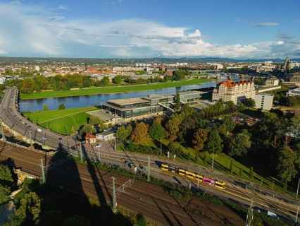 Congress Centre and Maritim Hotel am Elbufer