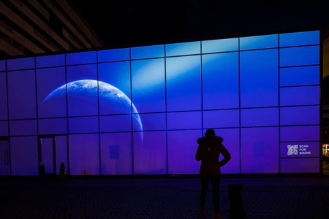 Art event Erlebnis (welt) raum on Prager Strasse with VR artist Max Salomon. On the occasion of the
