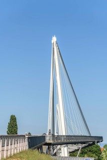 Die Deux-Rives-Fussgängerbrücke zwischen Deutschland und Frankreich in Kehl und Strassburg, ein
