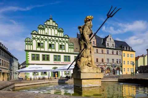 The square was given its distinctive shape in the 16th century by the town house and the