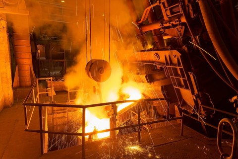 The Schmees foundry in Pirna, Germany, tapping into the preheated mould, Europe
