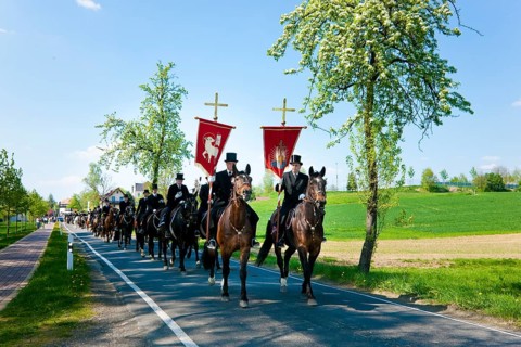 Every year at Easter there are about 5 processions in Lusatia, each with about 200 riders. The