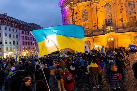 On the first anniversary of the Russian invasion of Ukraine, a large solidarity rally of Dresdeners