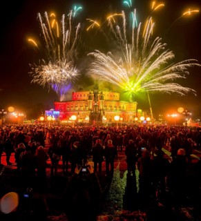 12th Semper Opera Ball in Dresden, laser and fireworks show by Tom Röder, for the opening. (Â© www
