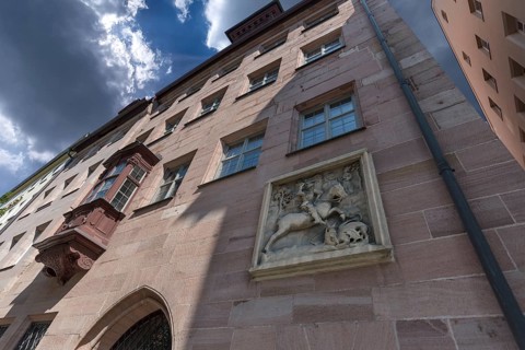 House sign, Weinmarkt 6, Nuremberg, Middle Franconia, Bavaria, Germany, Europe
