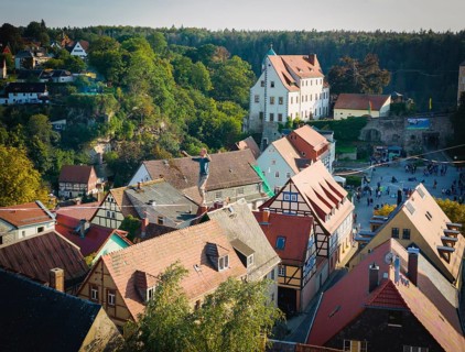Highline and family festival in Hohnstein Highlines are stretched over the roofs of Hohnstein and