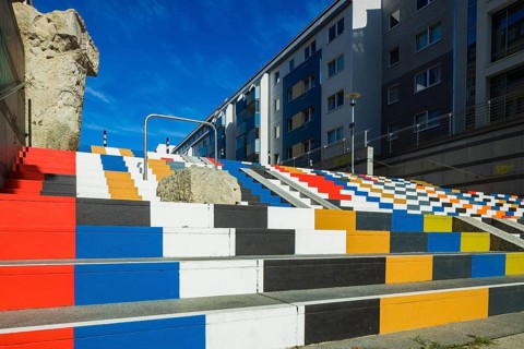 The staircase was designed by the Chemnitz initiative Die Buntmacher*innen. They won a prize for