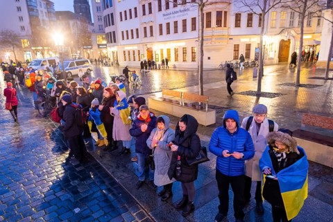 On the first anniversary of the Russian invasion of Ukraine, a large solidarity rally of Dresdeners