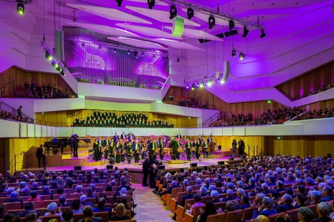 The Kulturpalast Dresden is a modernist GDR building designed by architect Wolfgang Hänsch.