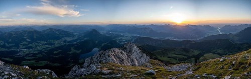 Evening atmosphere at the summit of the Scheffauer, view of Hintersteiner See and Inntal,