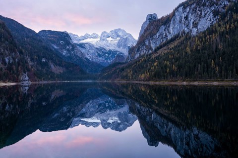The Vordere Gosausee lake in autumn with a view of the Dachstein mountain range. The Gosaukamm on