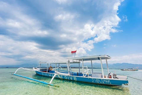 Traditional fishing boat, wooden boat, water, sea, ocean, fishing, tourism, travel, nobody, empty,