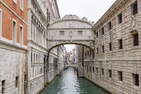 Bridge of Sighs (Ponte dei Sospiri), connecting the New Prison and the Doge's Palace, Venice,
