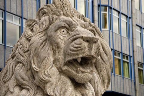 Stone lion by Alfred Goerig on Oskar-von-Miller-Ring, Munich