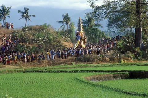 Ngaben (cremation ceremony), procession to the cremation site, cremation tower decorated with