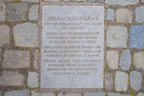 Plaque commemorating the erection of the Trinity Column, 1704, Theresienplatz, Straubing, Lower